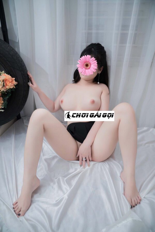 Khanh Linh Dam Tinh Cam Sung Suong Thien Duong 5 600x899 1